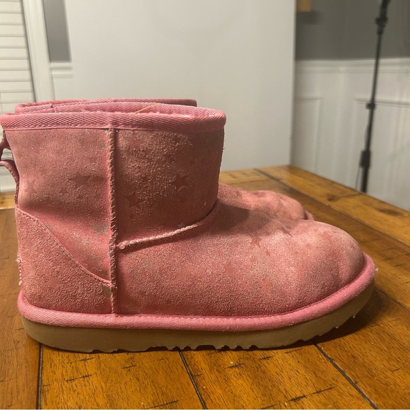 Ugg Girls Pink Kids’ Classic Mini Stars II Shearling Boots, Size 4 - Picture 3 of 7